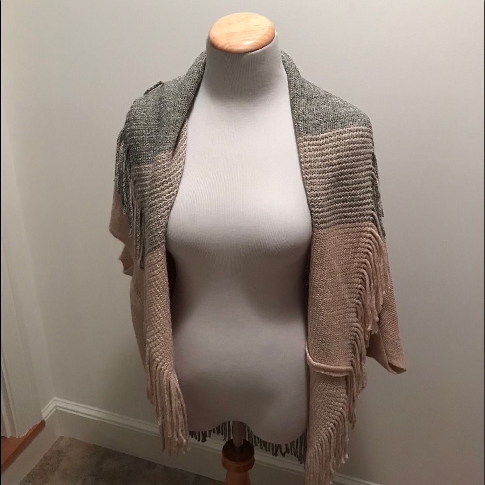 NWOT Do Everything in Love sweater kimono O/S